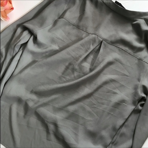 Romeo & Juliet Couture Long Sleeve Top - Picture 4 of 4